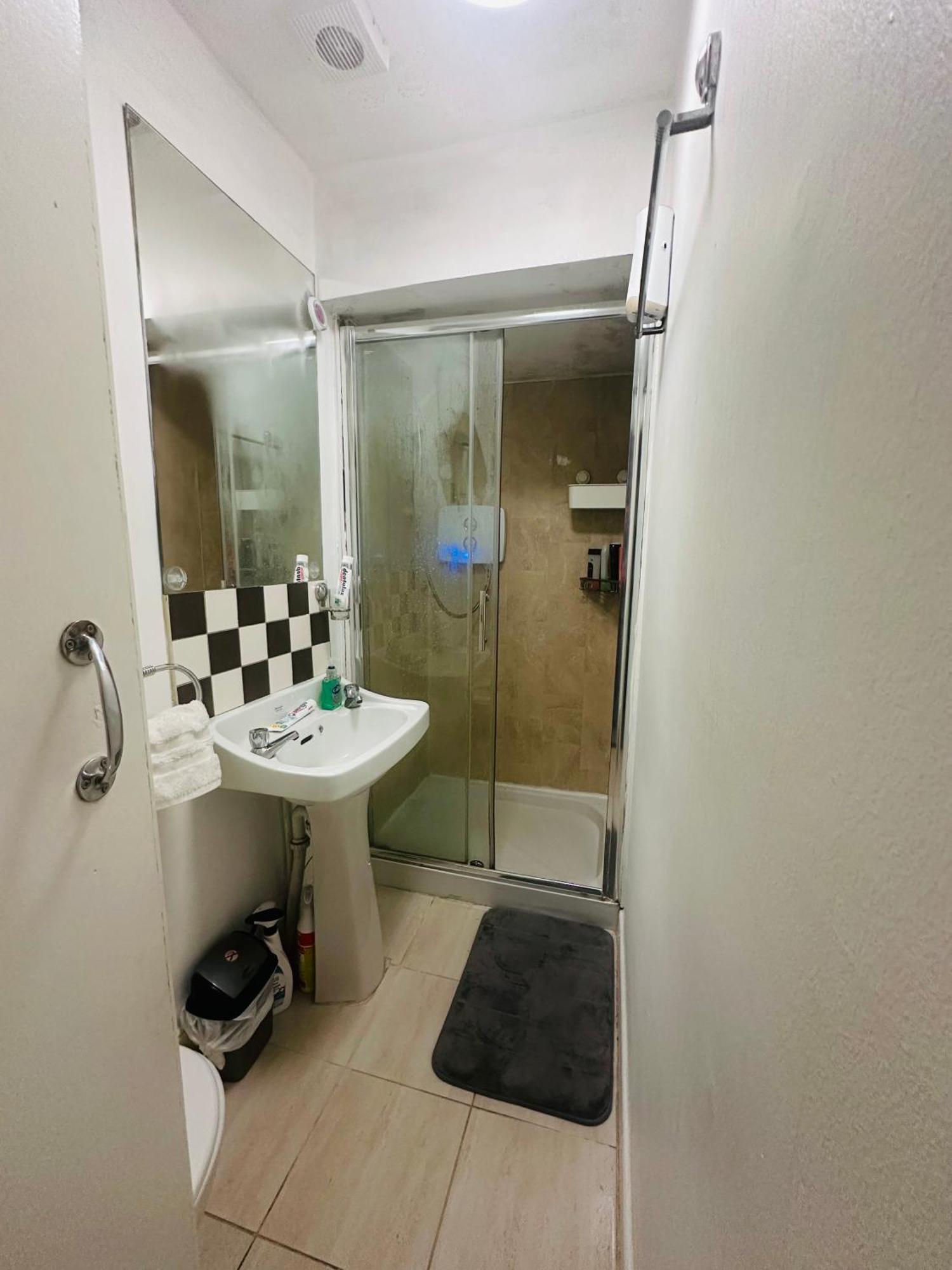 Spacious Room In Дублин Экстерьер фото